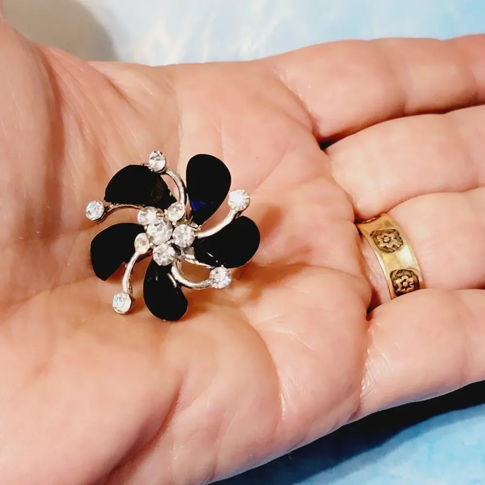Vintage Large Mid-century Black‎ Glass Floral Adjustable Ring, Silver-tone r-8